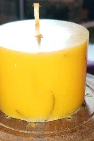 Candela bassa in cera d'Api aroma cannella e rosmarino