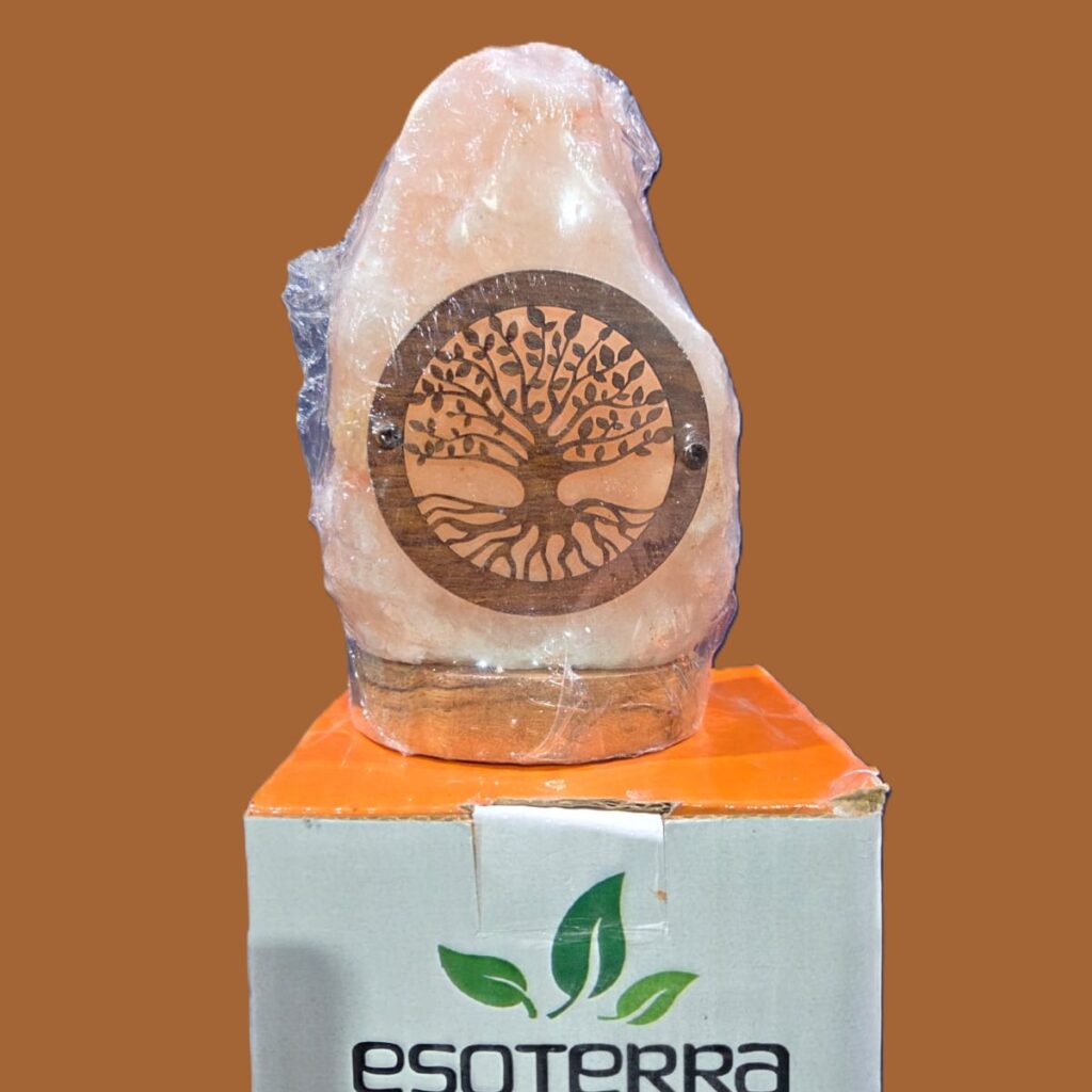 Lampada di sale dell'Himalaya con il simbolo dell'Albero della Vita